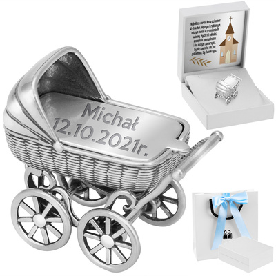 pudełko z niebieską kokardką